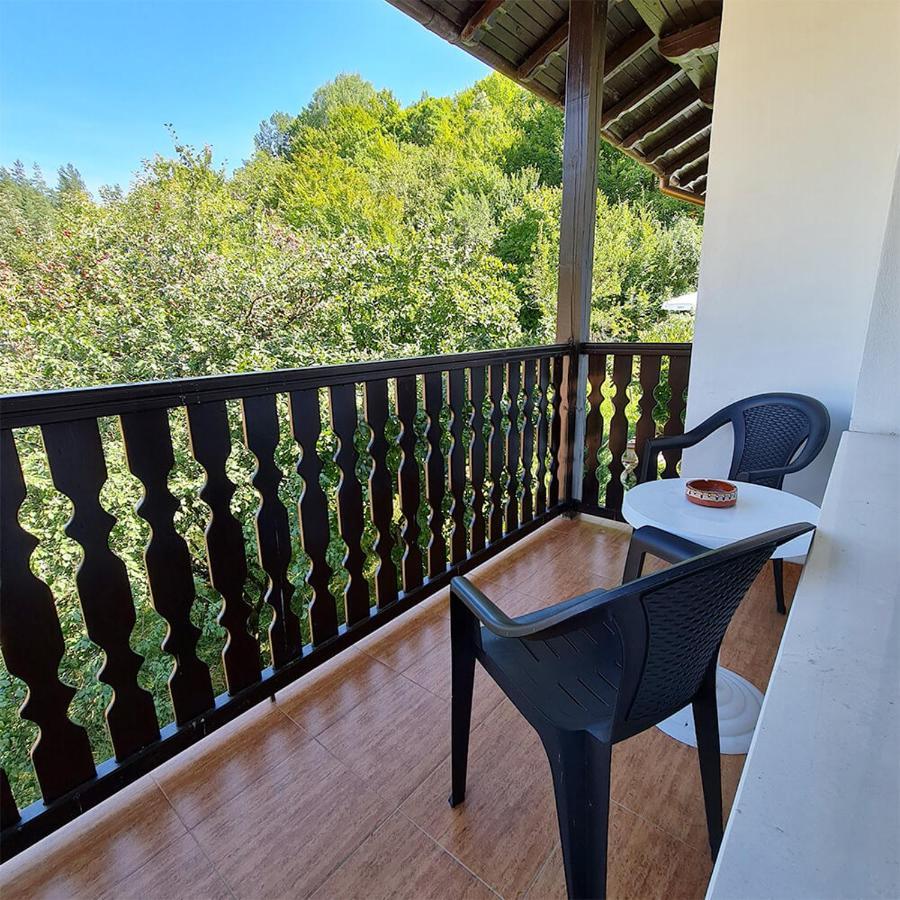Family Hotel Chiflik Hills Exterior photo