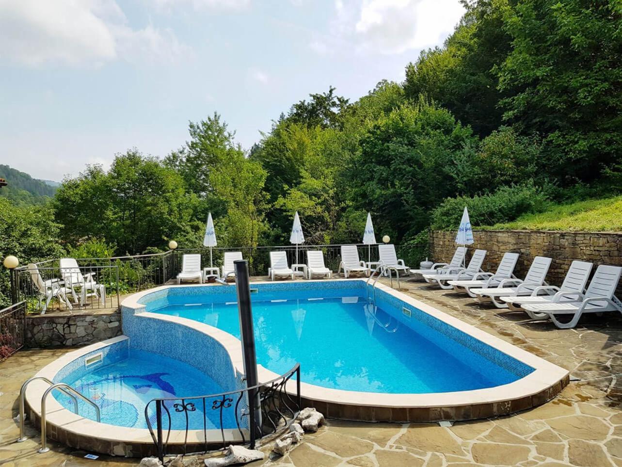 Family Hotel Chiflik Hills Exterior photo