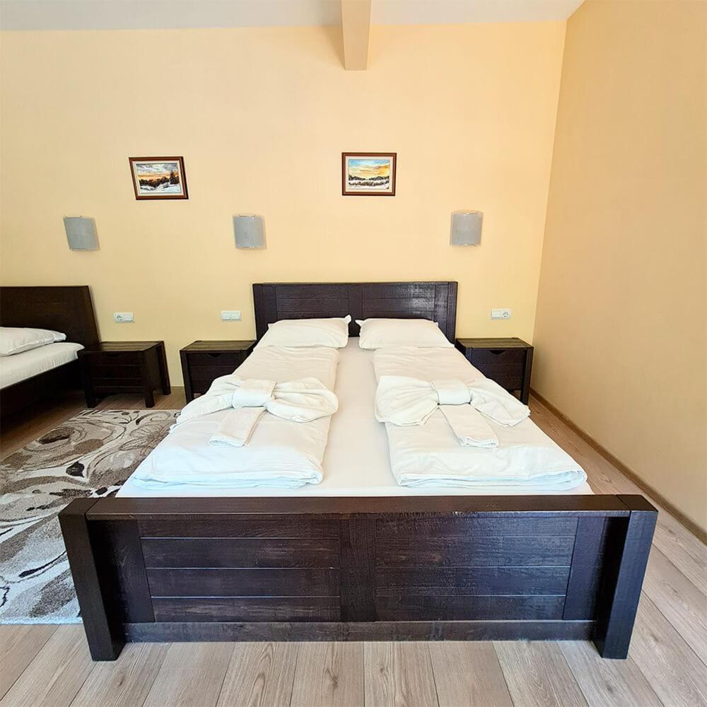 Family Hotel Chiflik Hills Room photo