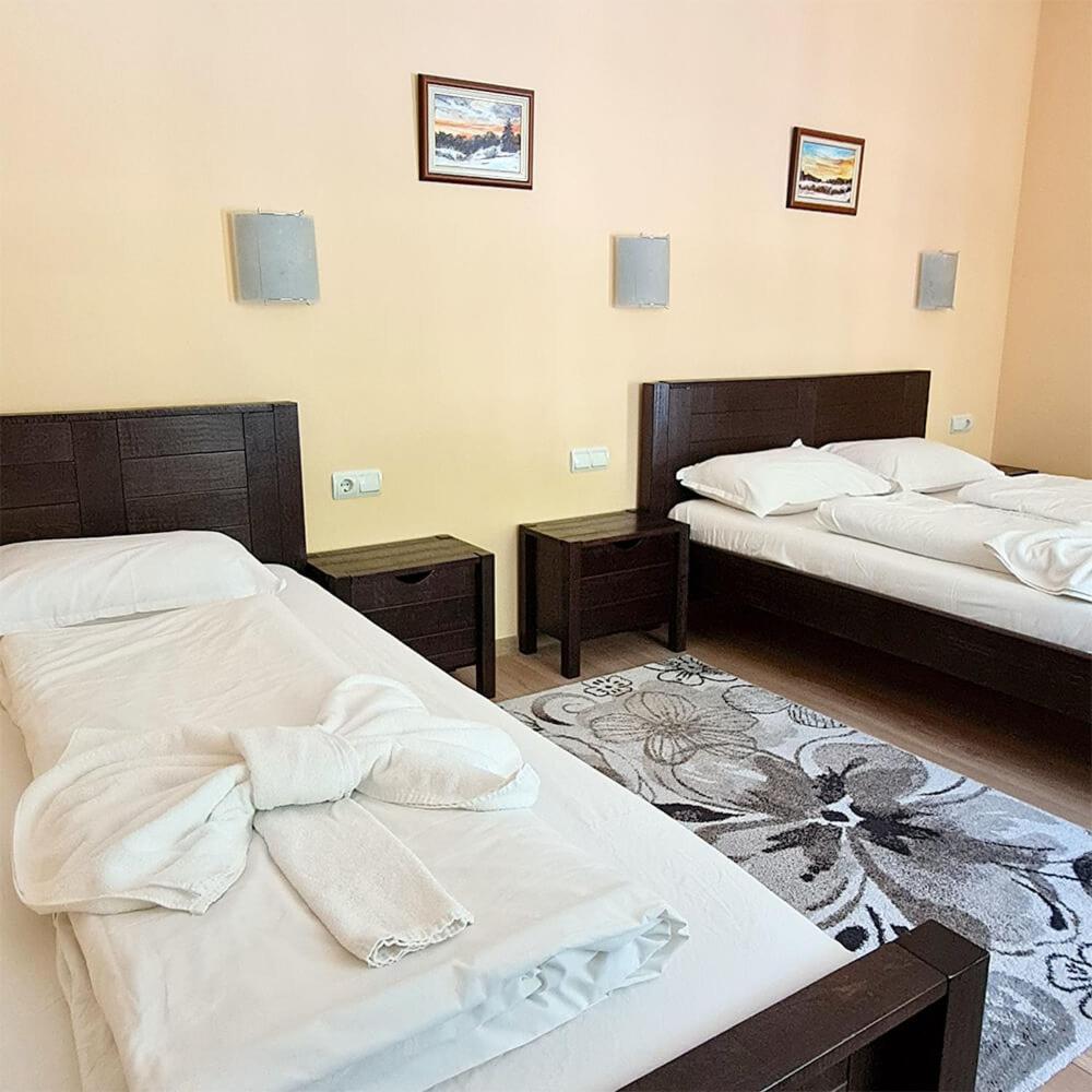Family Hotel Chiflik Hills Room photo
