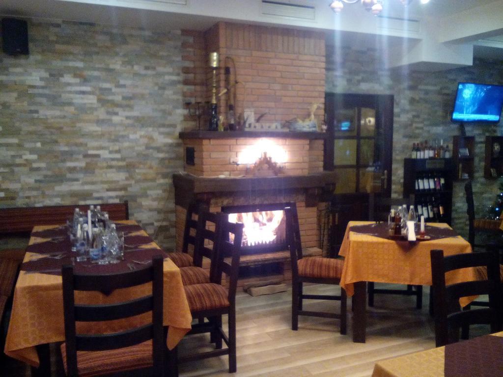 Family Hotel Chiflik Hills Exterior photo