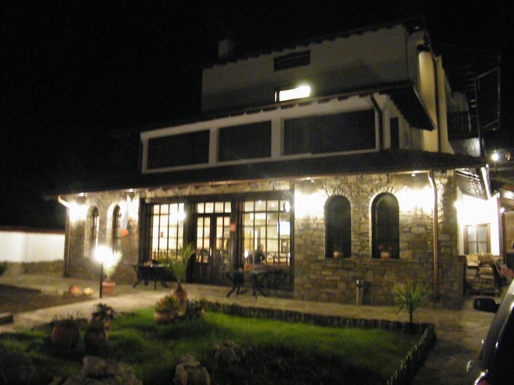 Family Hotel Chiflik Hills Exterior photo