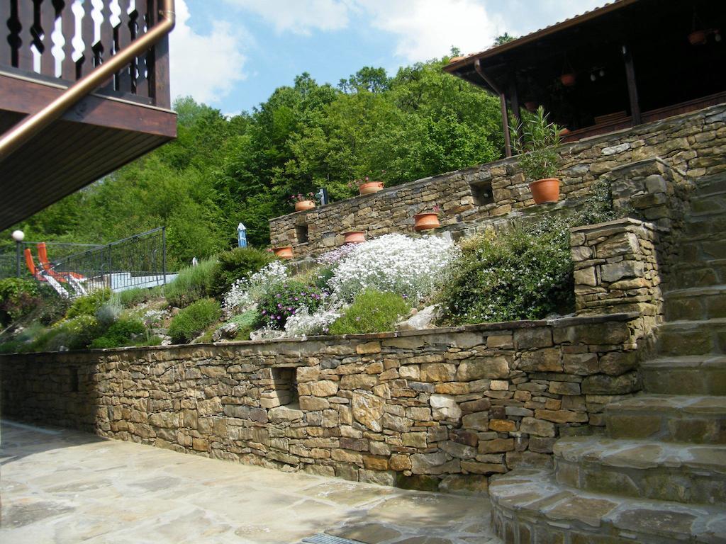 Family Hotel Chiflik Hills Exterior photo